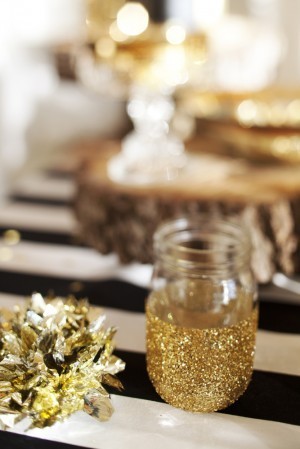 diy-glitter-dipped-mason-jars_24